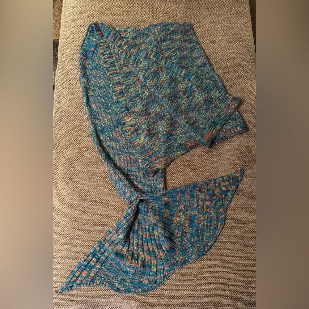 Multicolor Knitted mermaid snuggly blanket